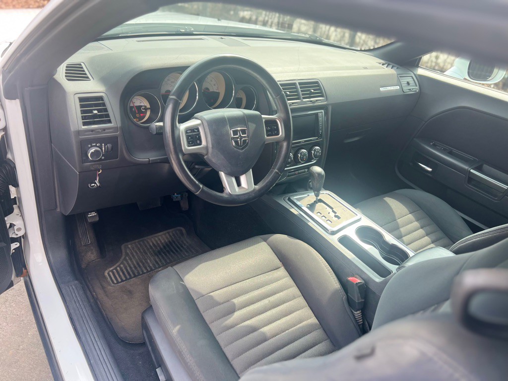 2014 Dodge Challenger Image 9