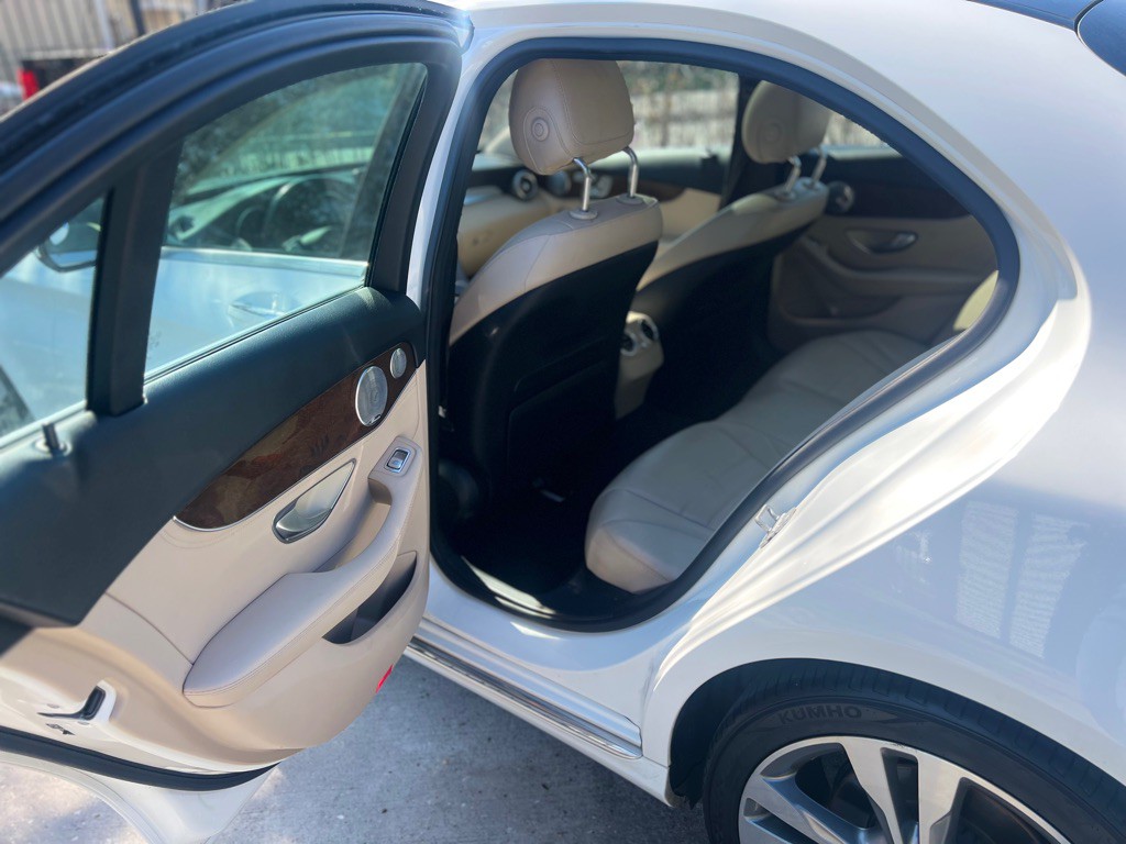 2015 Mercedes-Benz C-Class Image 14