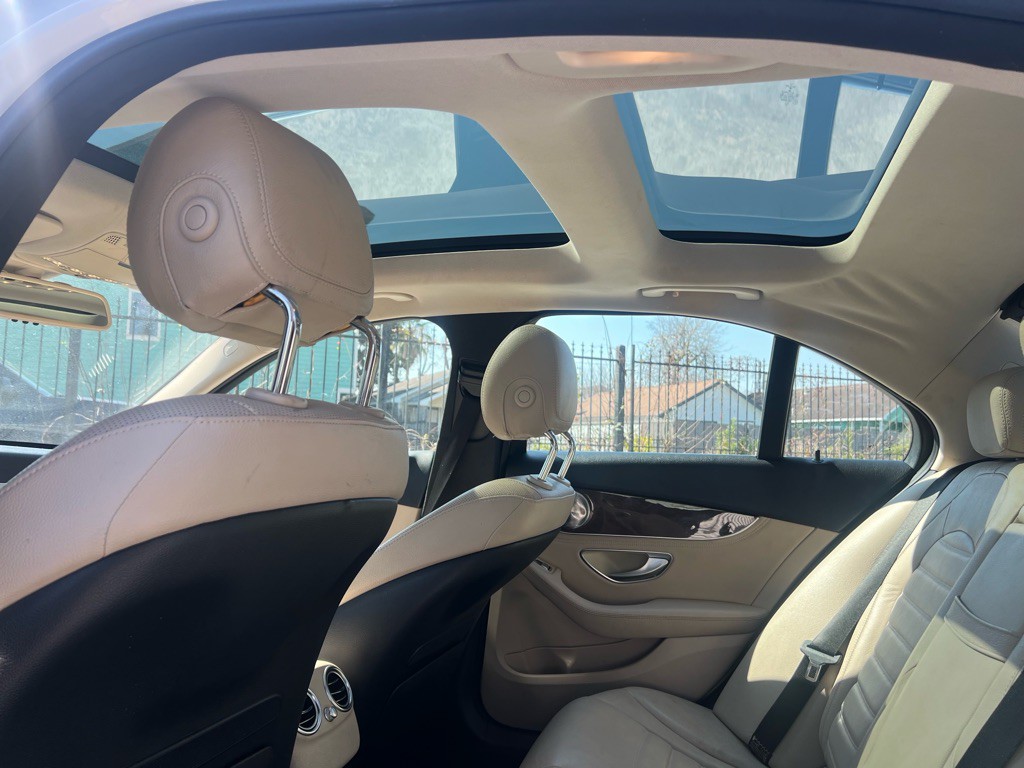 2015 Mercedes-Benz C-Class Image 17