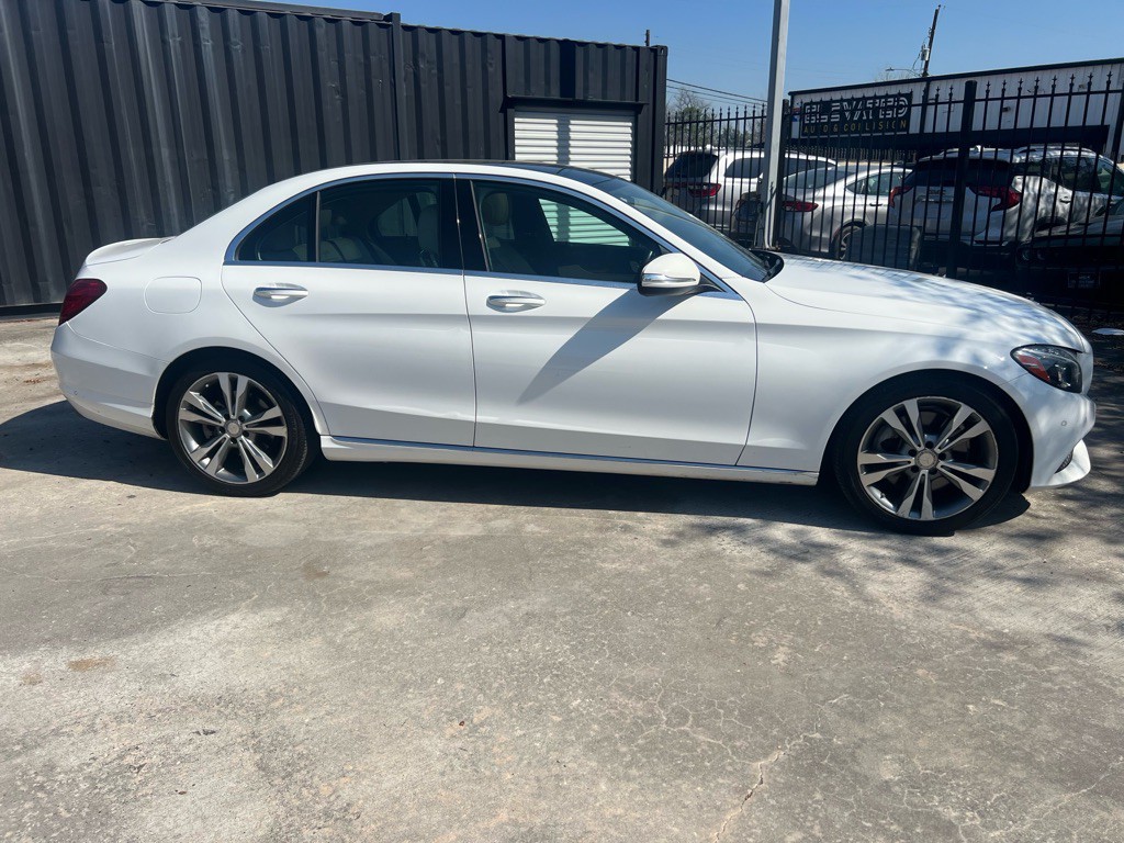 2015 Mercedes-Benz C-Class Image 3