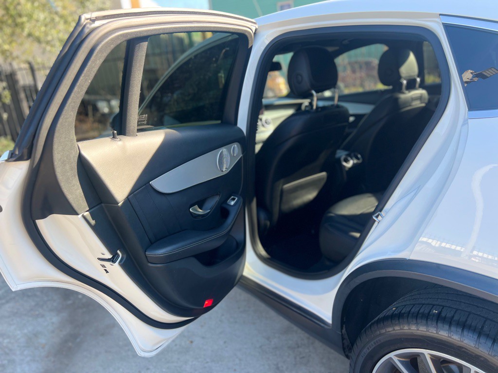 2019 Mercedes-Benz GLC-Class Image 16