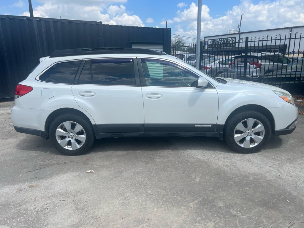 2011 Subaru Outback Image 4