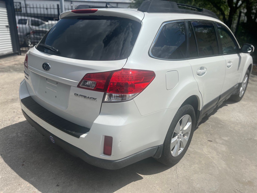 2011 Subaru Outback Image 5