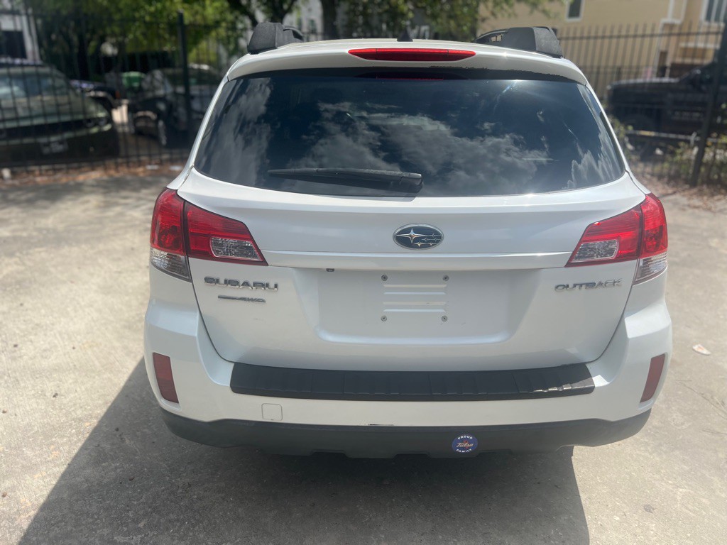 2011 Subaru Outback Image 6