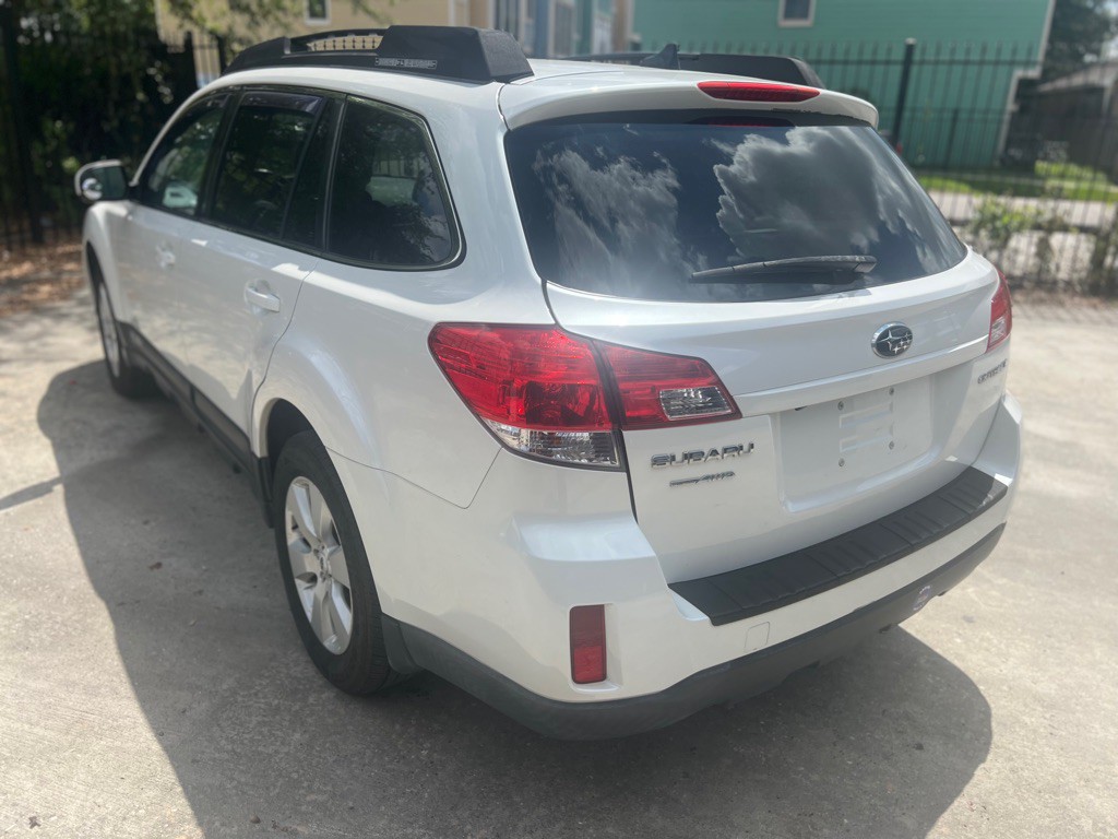 2011 Subaru Outback Image 7