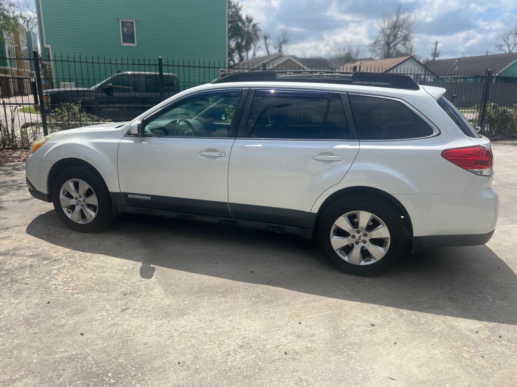 2011 Subaru Outback Image 8