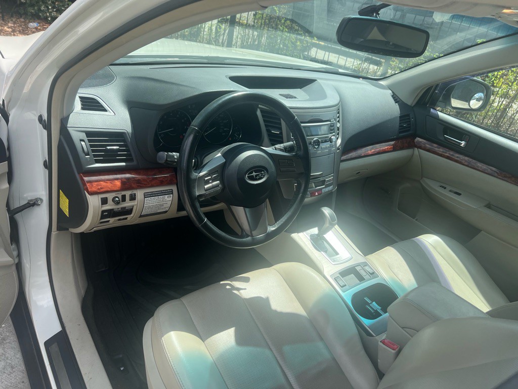 2011 Subaru Outback Image 9