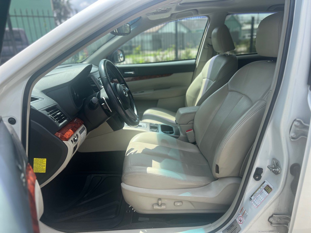 2011 Subaru Outback Image 11