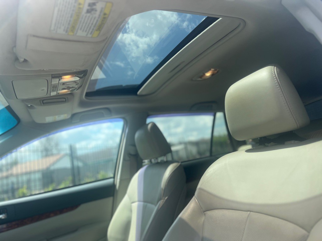 2011 Subaru Outback Image 12