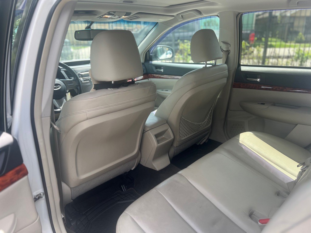 2011 Subaru Outback Image 13