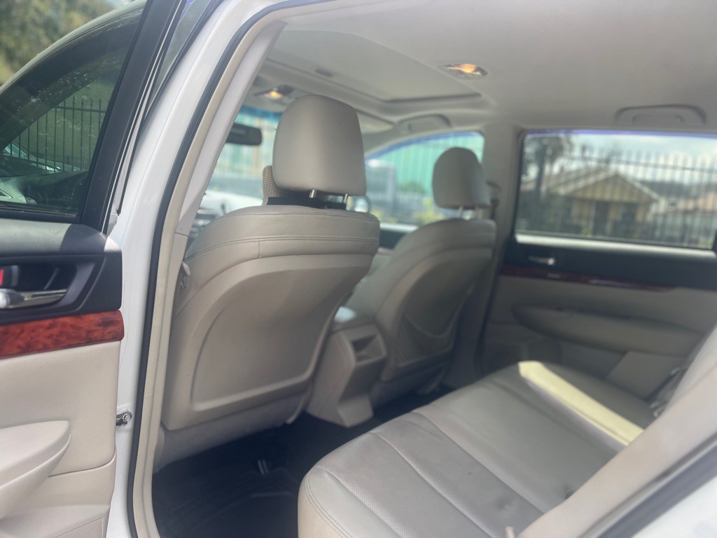 2011 Subaru Outback Image 15