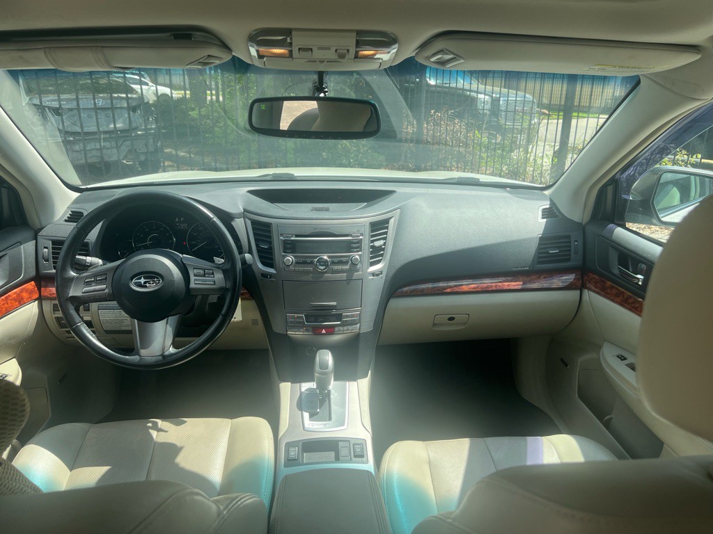 2011 Subaru Outback Image 17