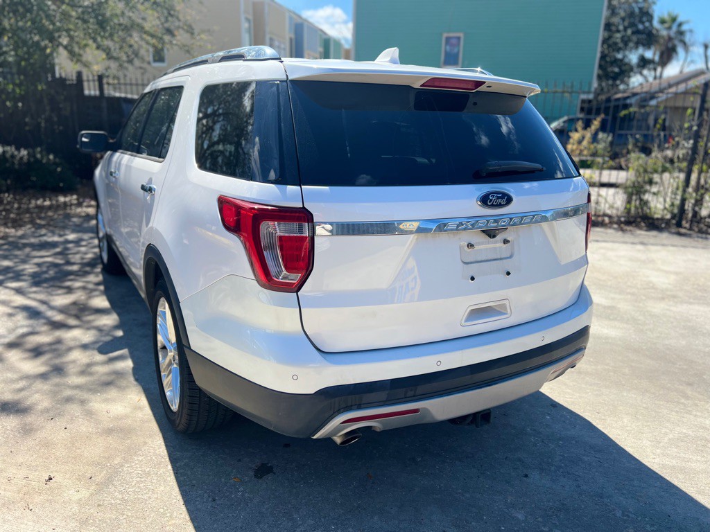 2017 Ford Explorer Image 7