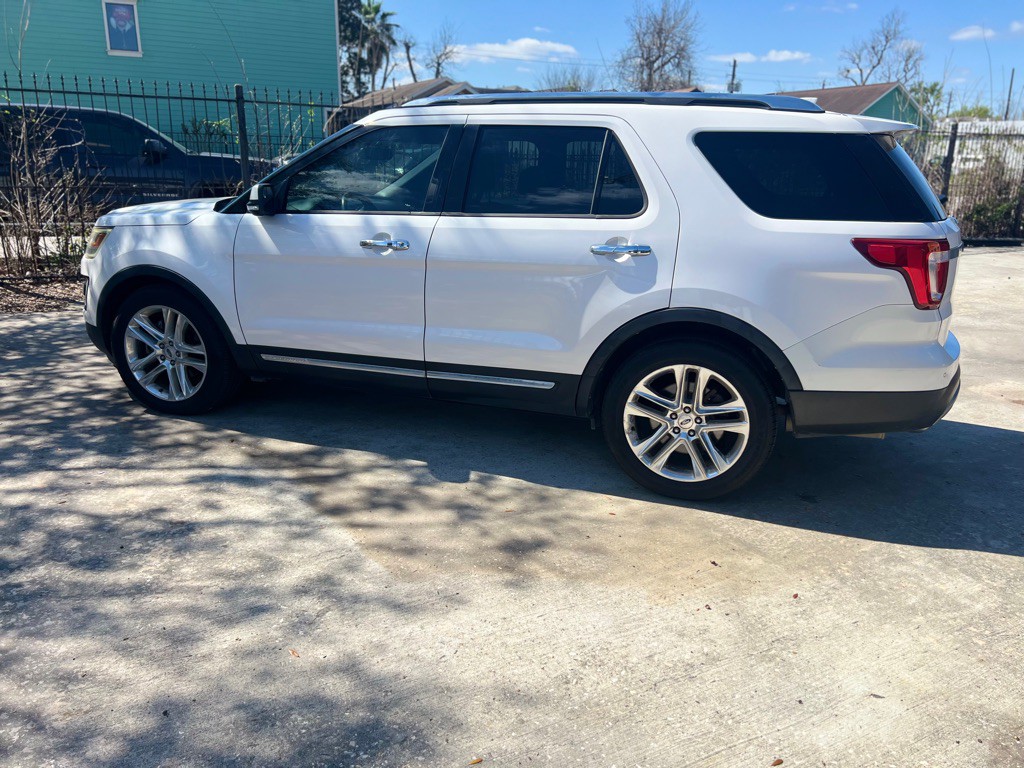 2017 Ford Explorer Image 8
