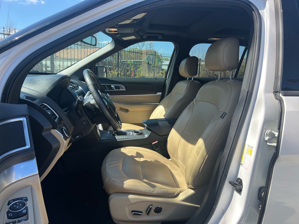 2017 Ford Explorer Image 11