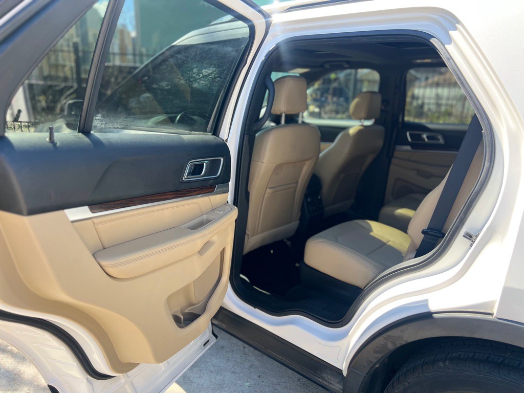 2017 Ford Explorer Image 14