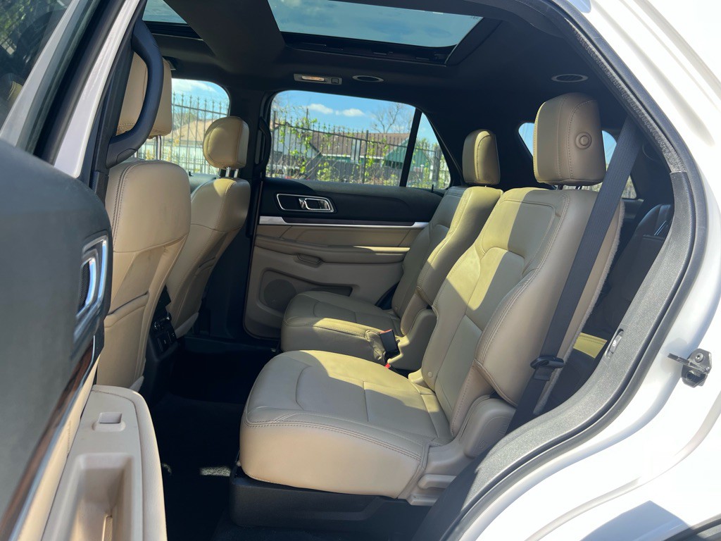 2017 Ford Explorer Image 15