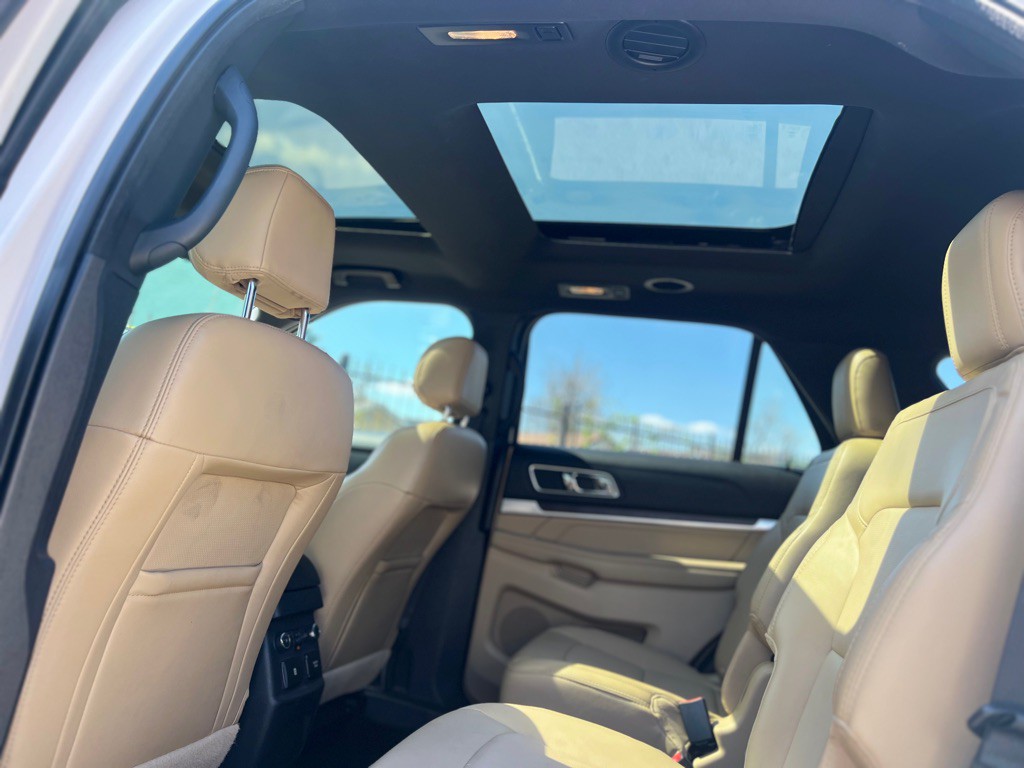 2017 Ford Explorer Image 16