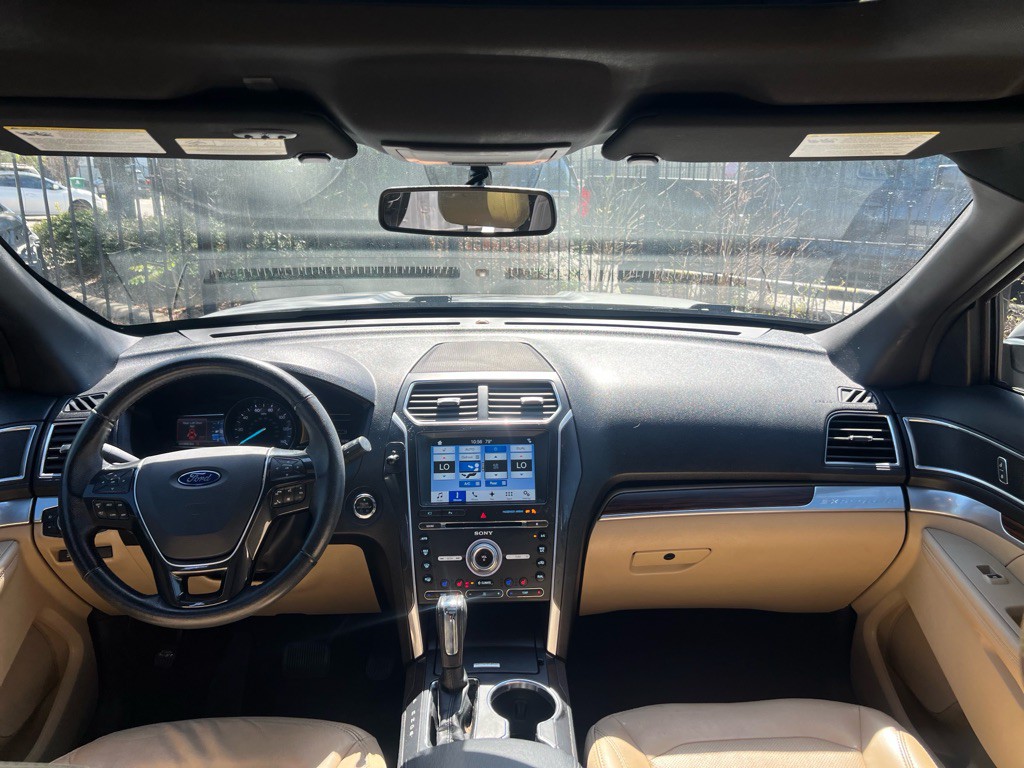 2017 Ford Explorer Image 18