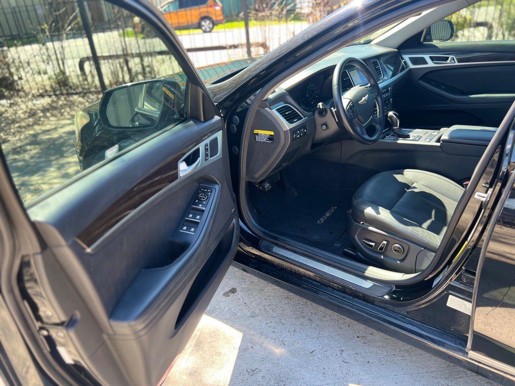 2016 Hyundai Genesis Image 10