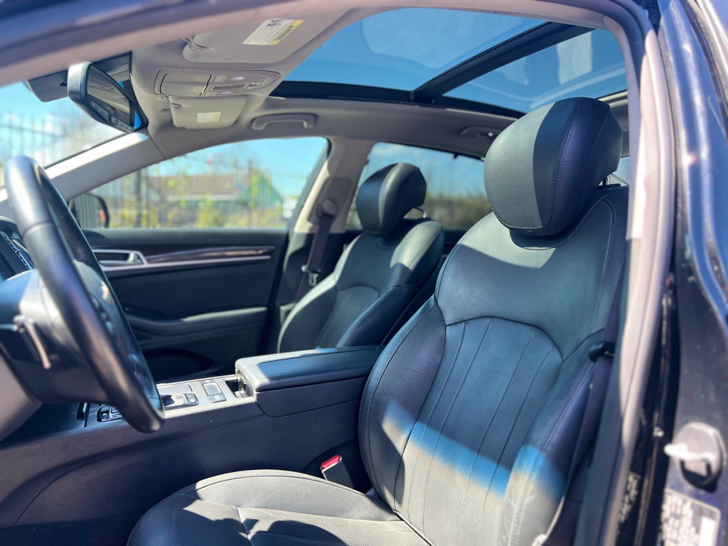 2016 Hyundai Genesis Image 12