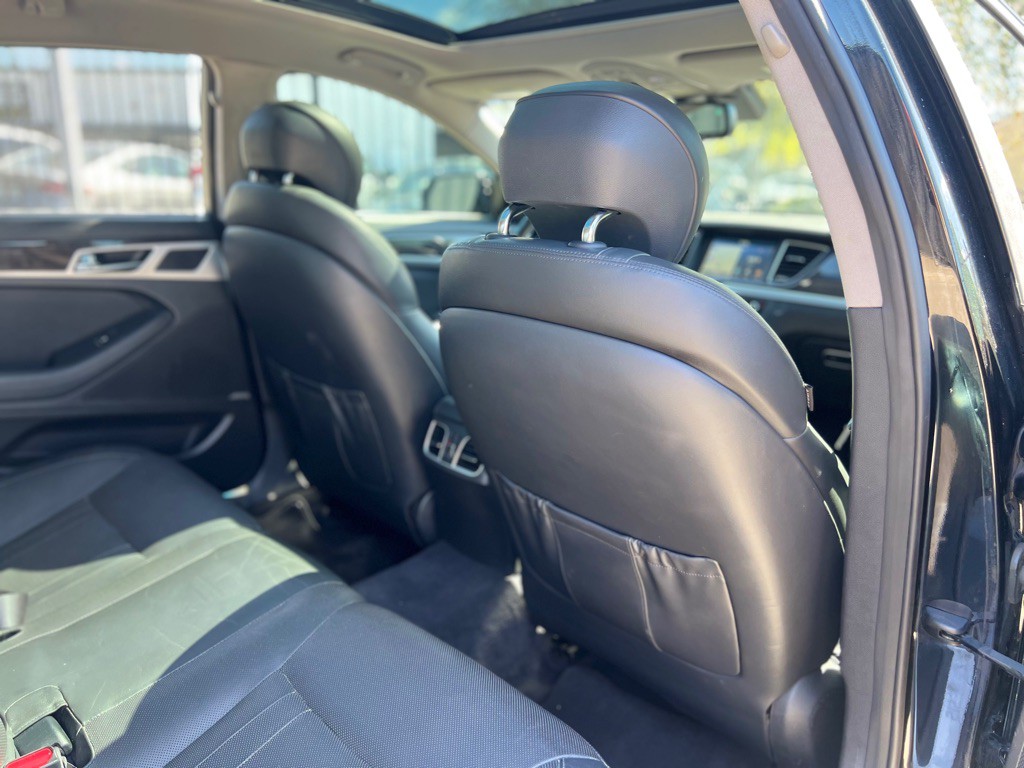 2016 Hyundai Genesis Image 13
