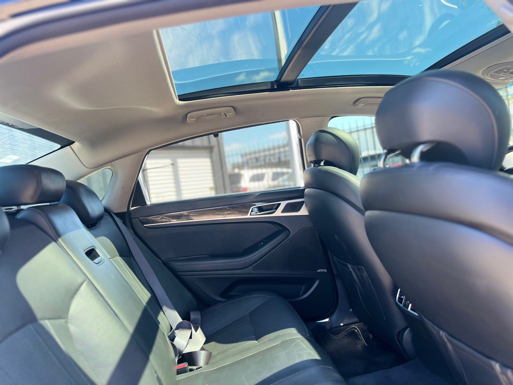 2016 Hyundai Genesis Image 15