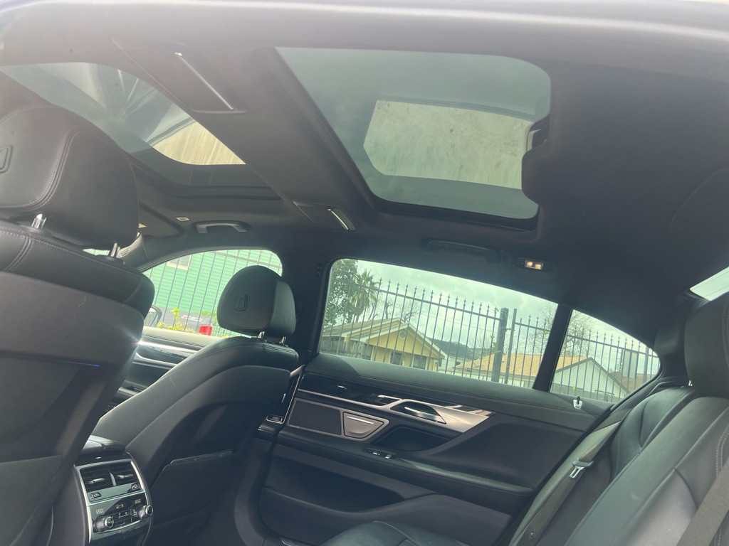 2019 BMW 7 Series Image 16
