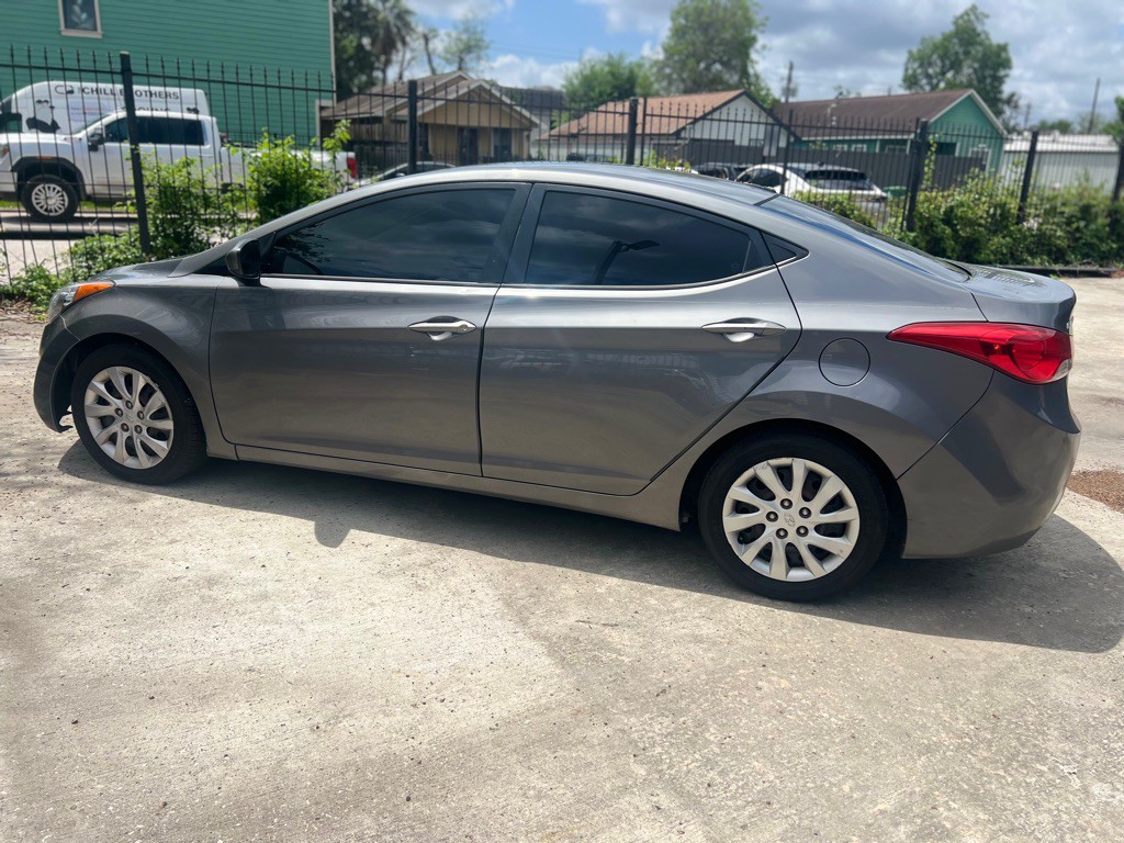 2012 Hyundai Elantra Image 8
