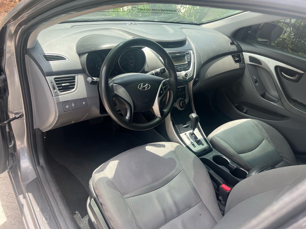 2012 Hyundai Elantra Image 9