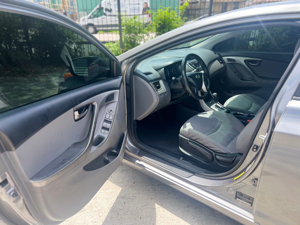 2012 Hyundai Elantra Image 10