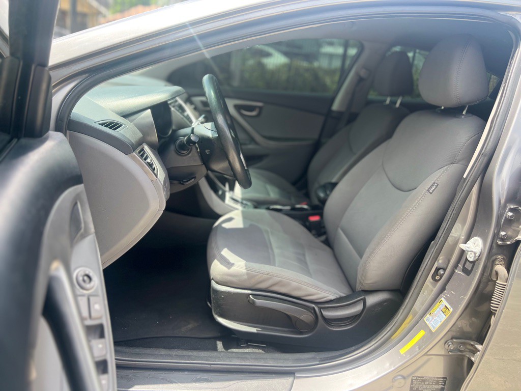 2012 Hyundai Elantra Image 11