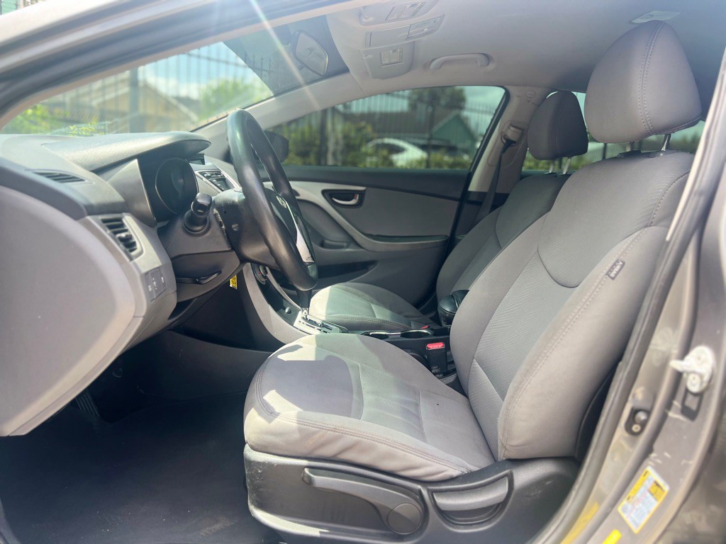 2012 Hyundai Elantra Image 12