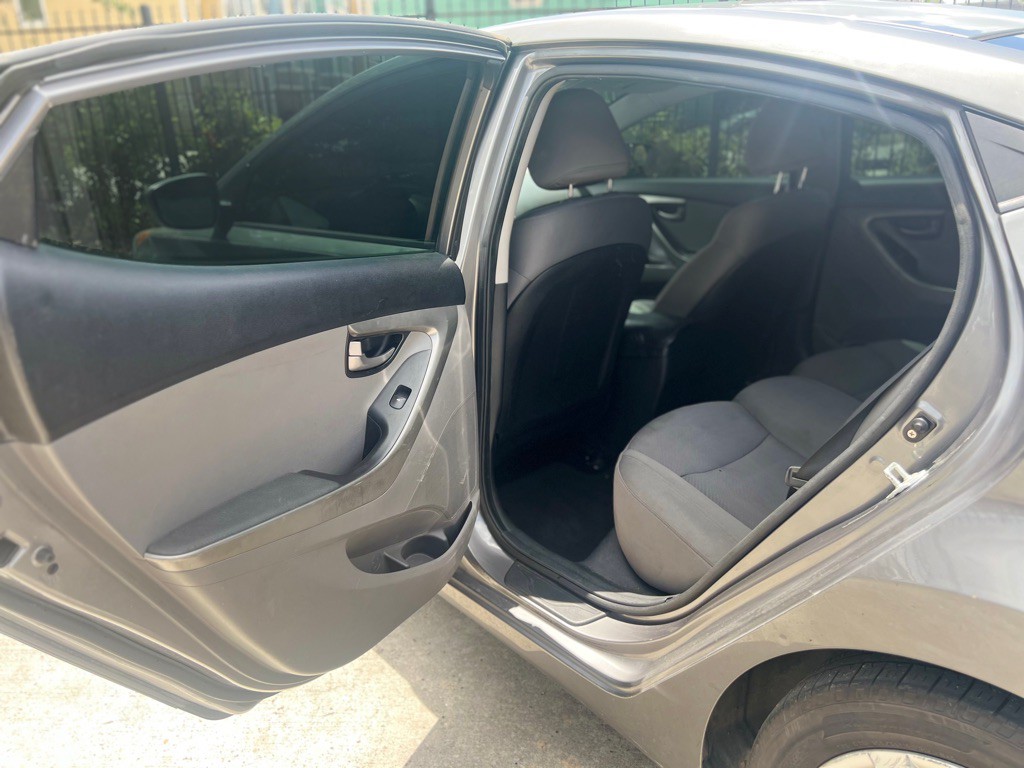 2012 Hyundai Elantra Image 14