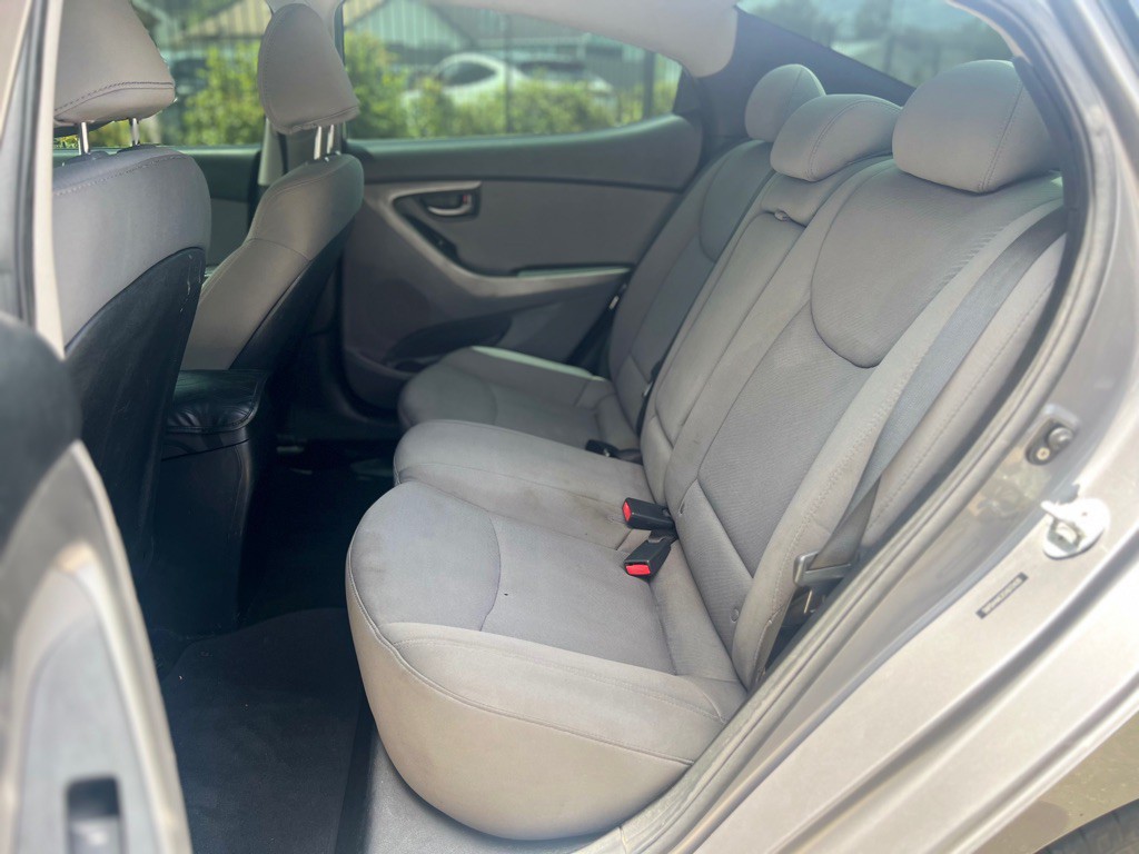 2012 Hyundai Elantra Image 15