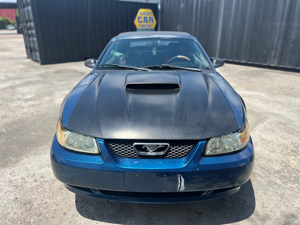 2000 Ford Mustang Image 2