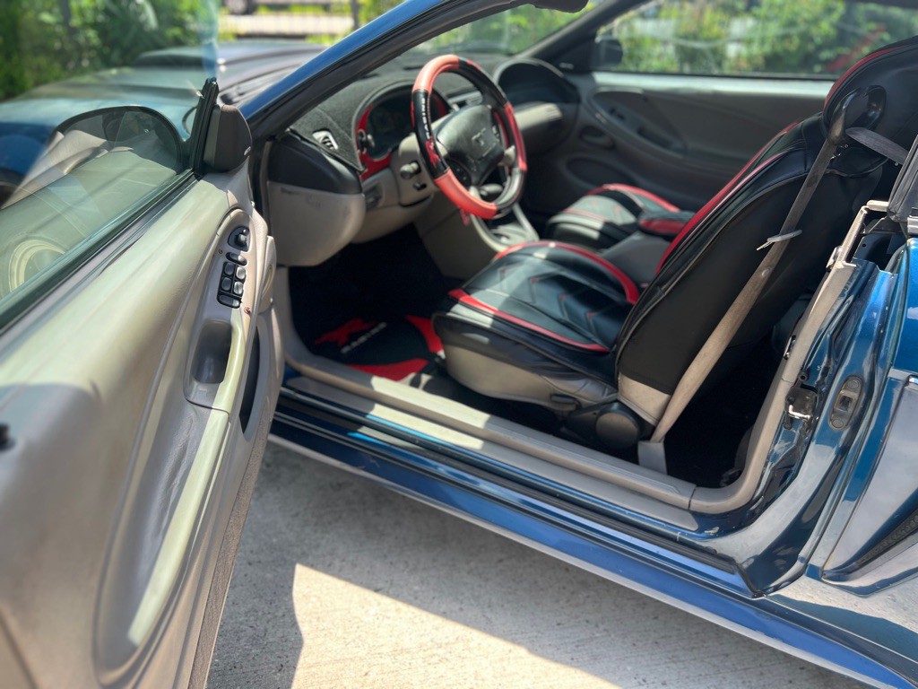 2000 Ford Mustang Image 12