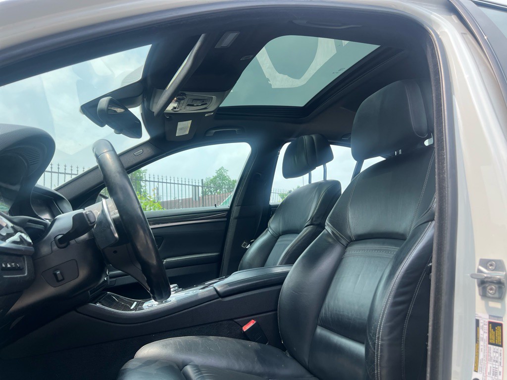2016 BMW 5 Series Image 12