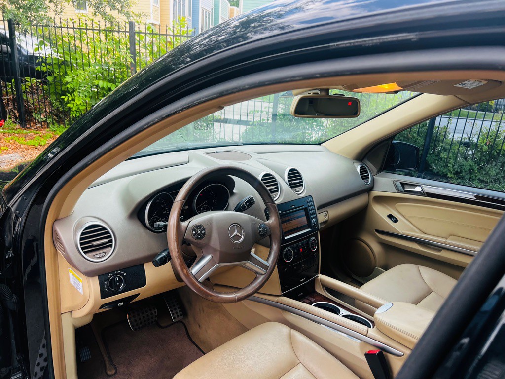2011 Mercedes-Benz M-Class Image 9