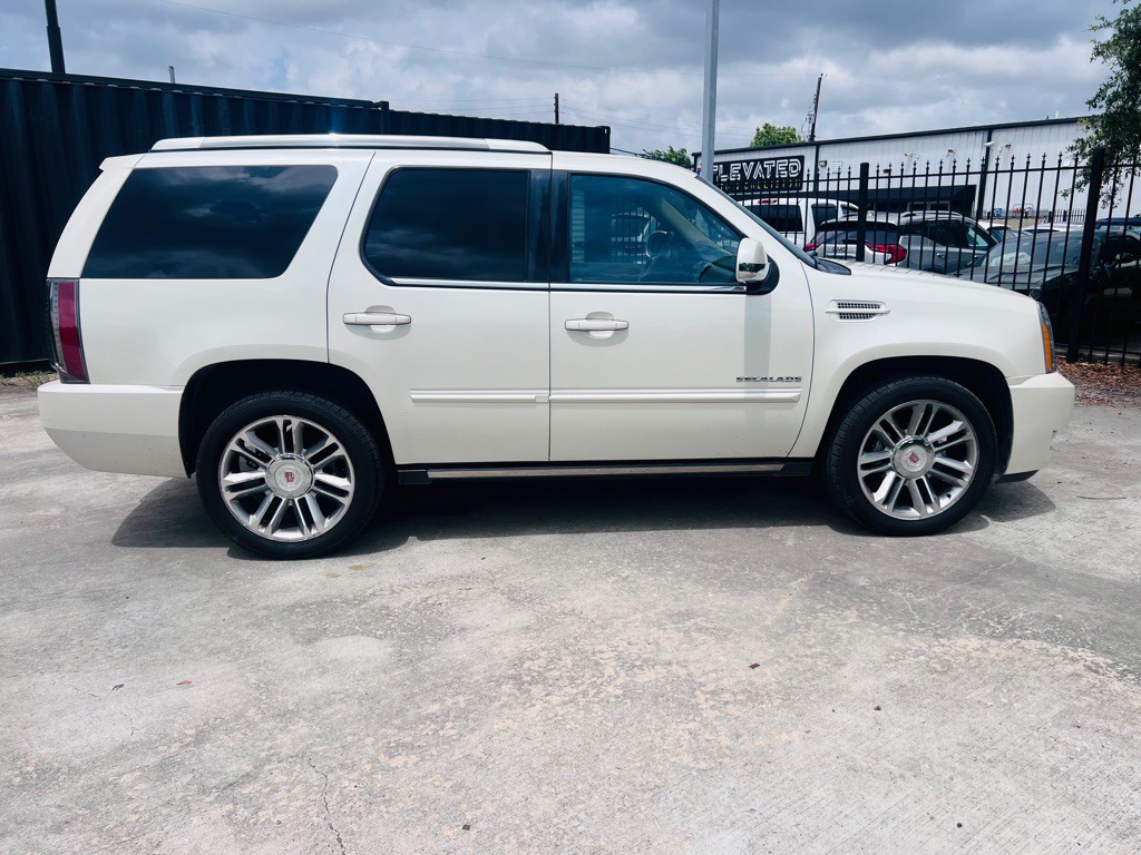 2014 Cadillac Escalade Image 4