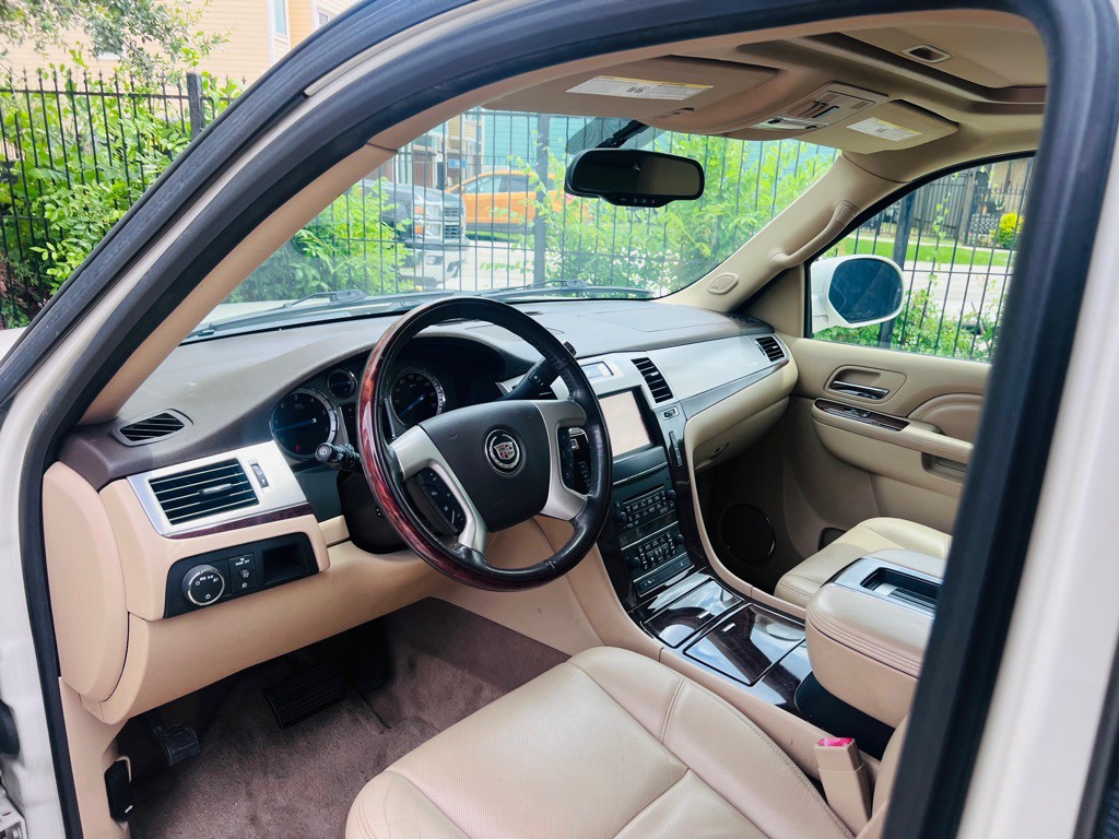 2014 Cadillac Escalade Image 9