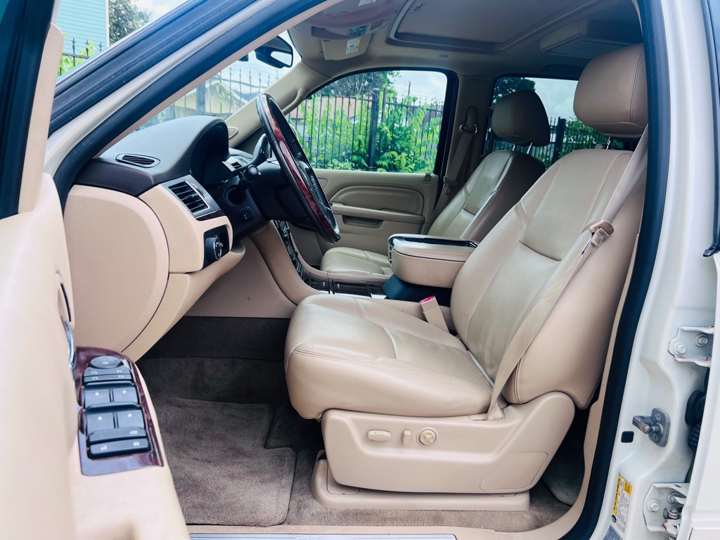 2014 Cadillac Escalade Image 11
