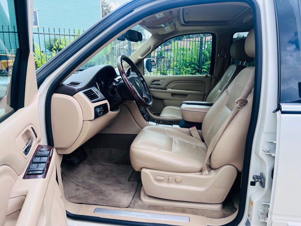 2014 Cadillac Escalade Image 12
