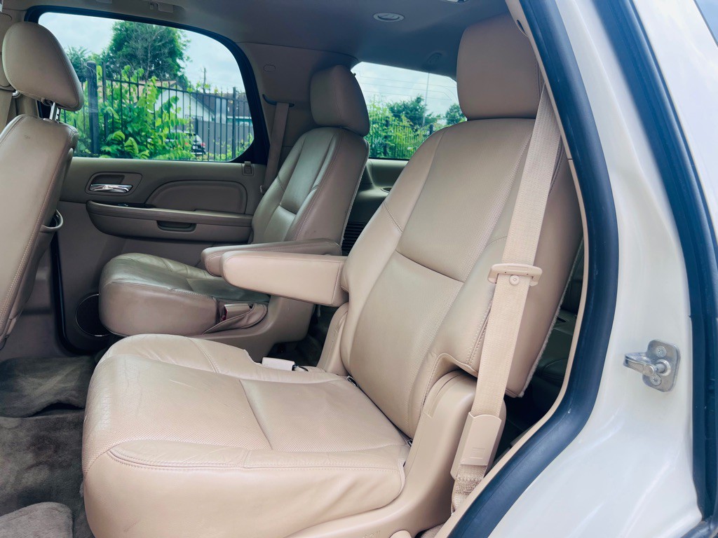 2014 Cadillac Escalade Image 16