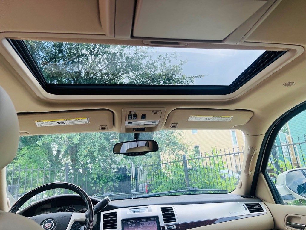 2014 Cadillac Escalade Image 19
