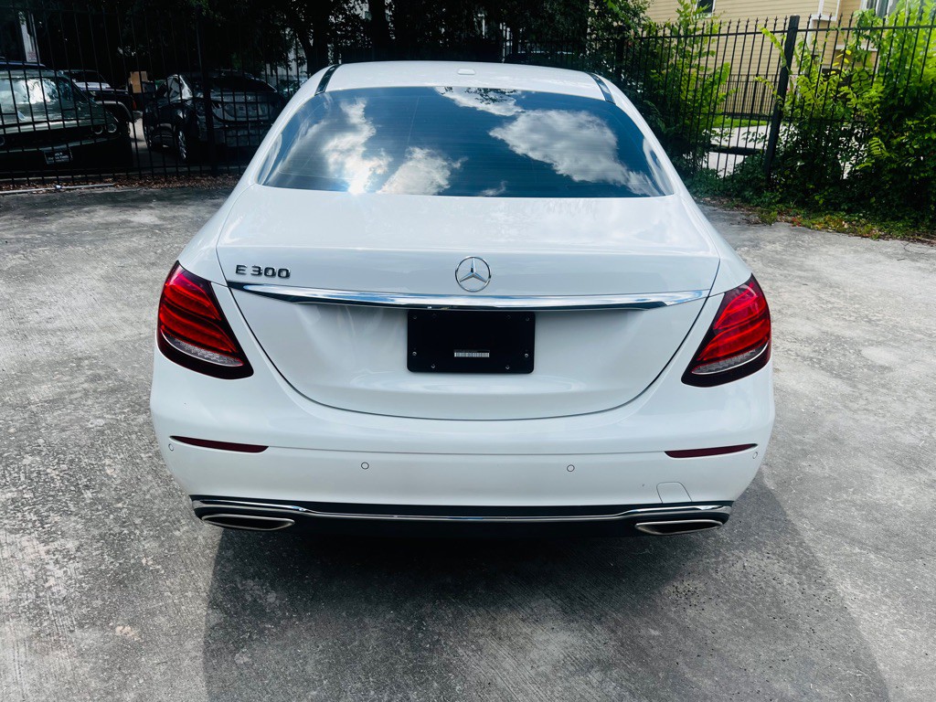 2017 Mercedes-Benz E-Class Image 6