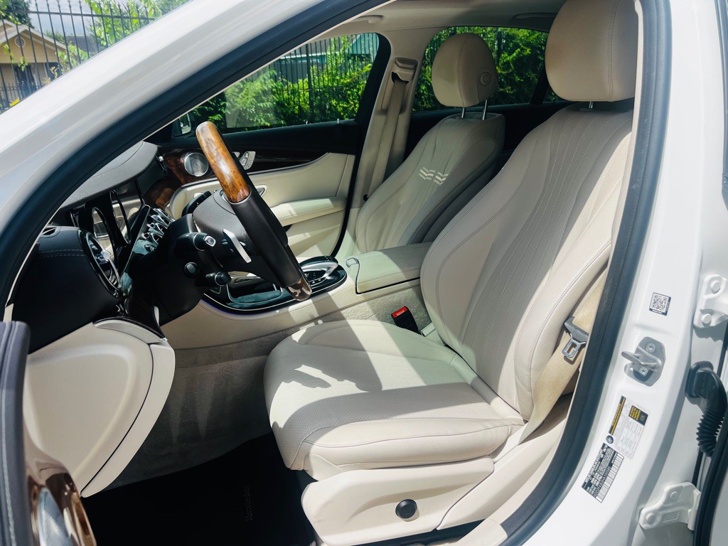2017 Mercedes-Benz E-Class Image 12