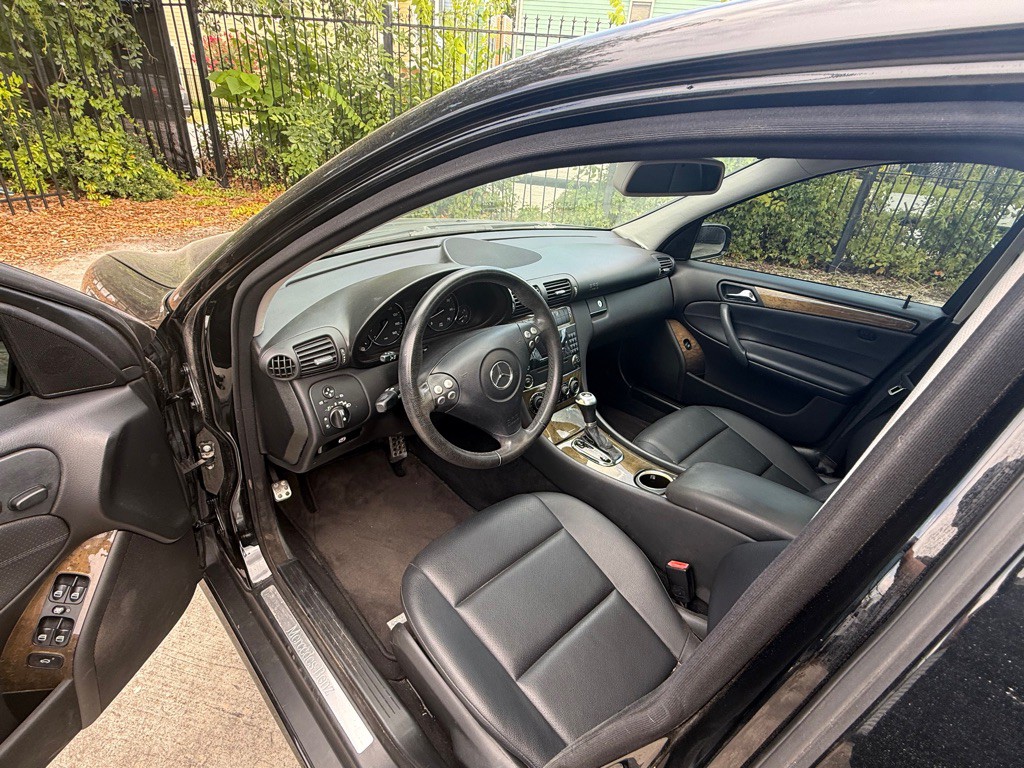 2007 Mercedes-Benz C-Class Image 9