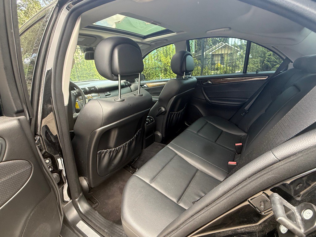 2007 Mercedes-Benz C-Class Image 14