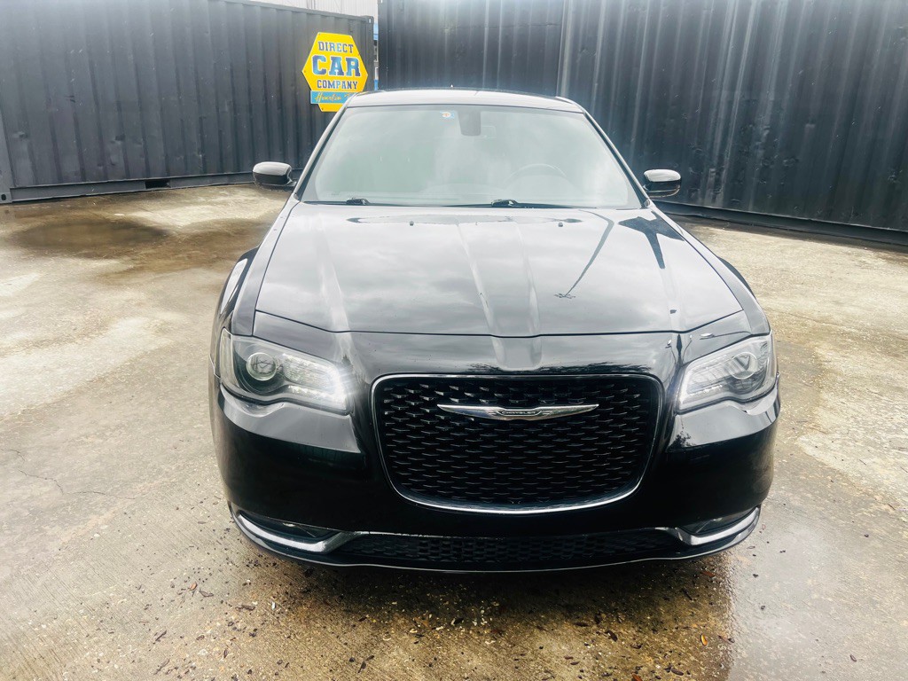 2019 Chrysler 300 Image 2